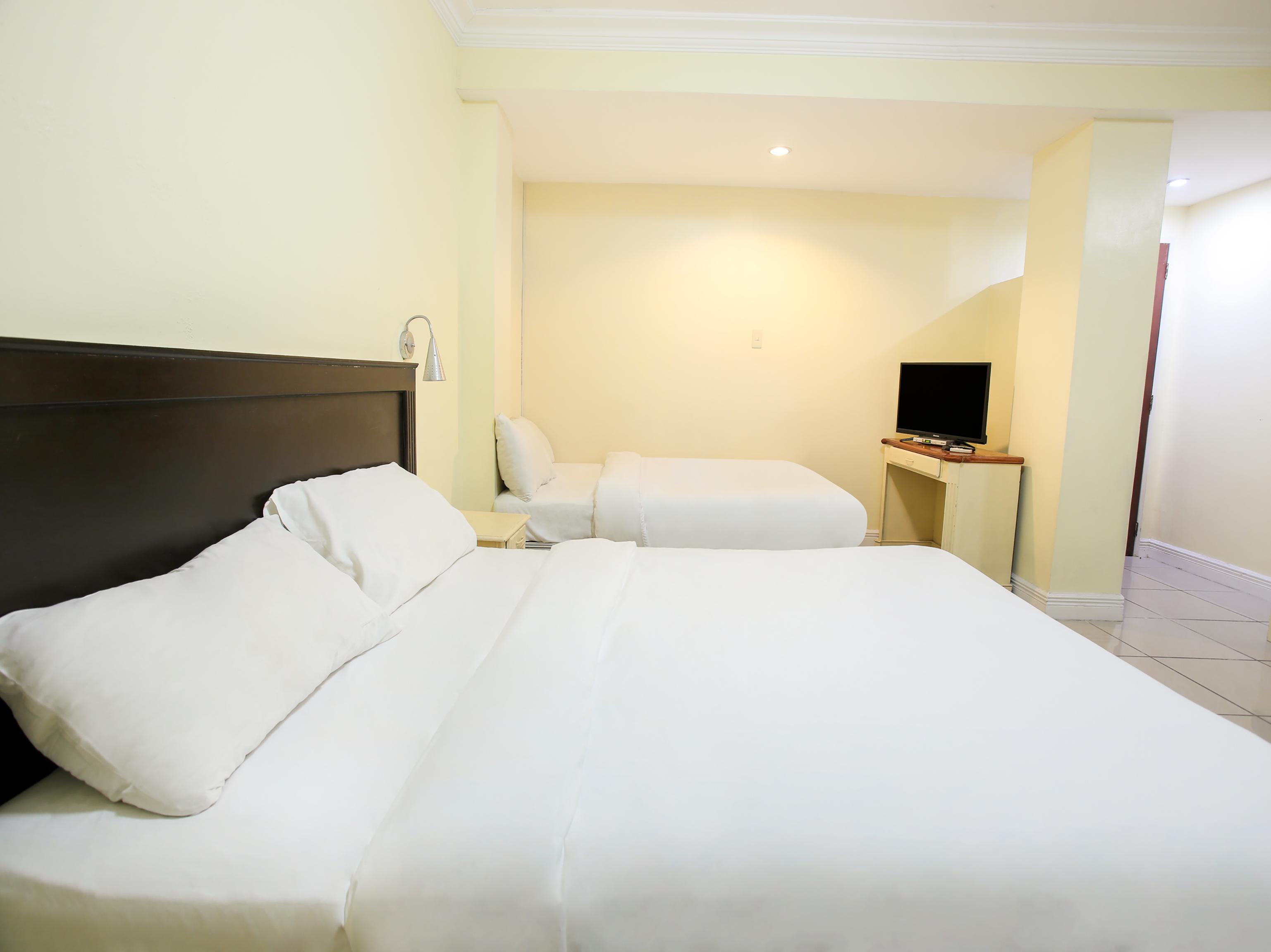 Hotel Euroasia By Bluebookers Angeles Exteriér fotografie