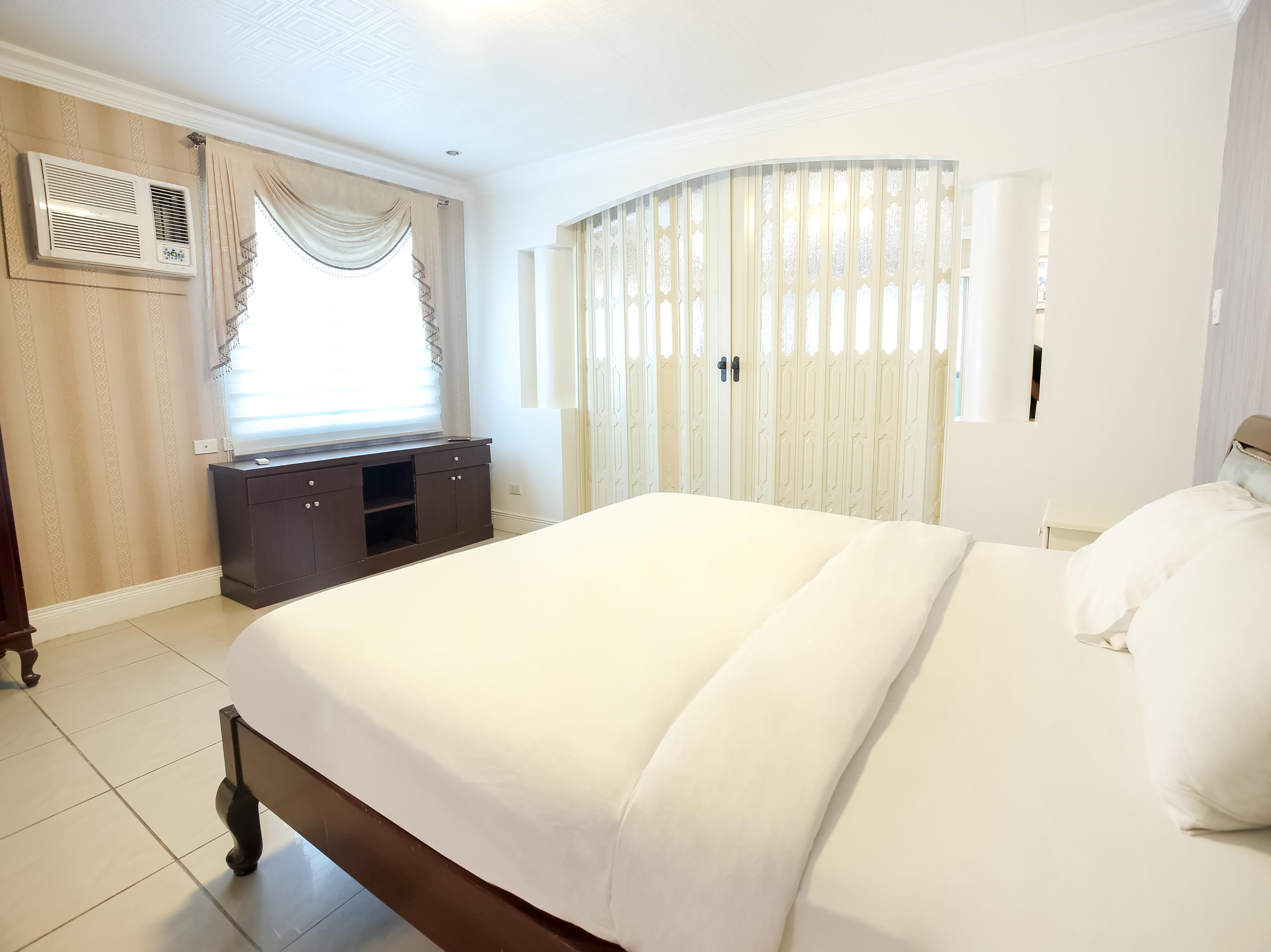 Hotel Euroasia By Bluebookers Angeles Exteriér fotografie