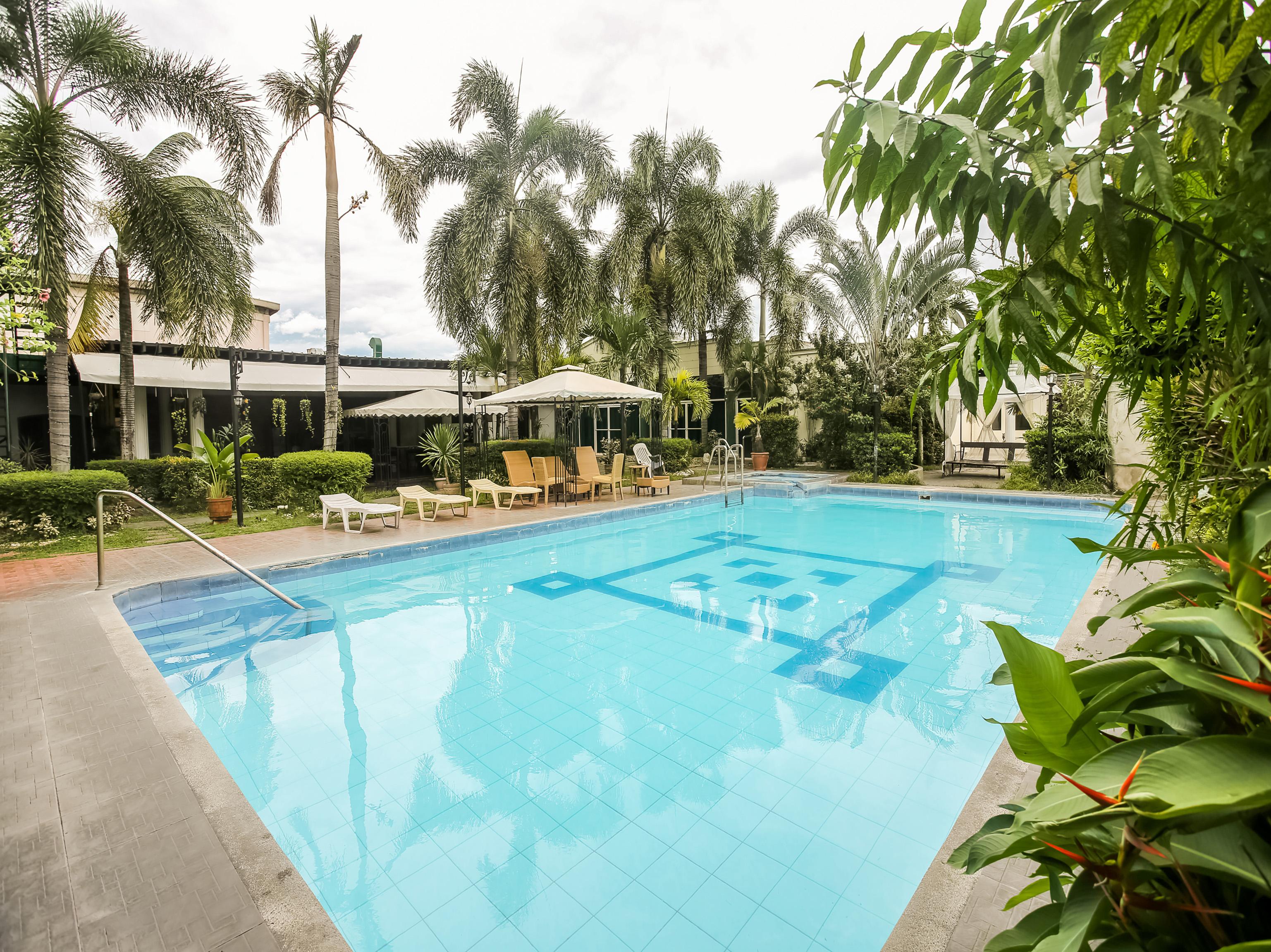 Hotel Euroasia By Bluebookers Angeles Exteriér fotografie