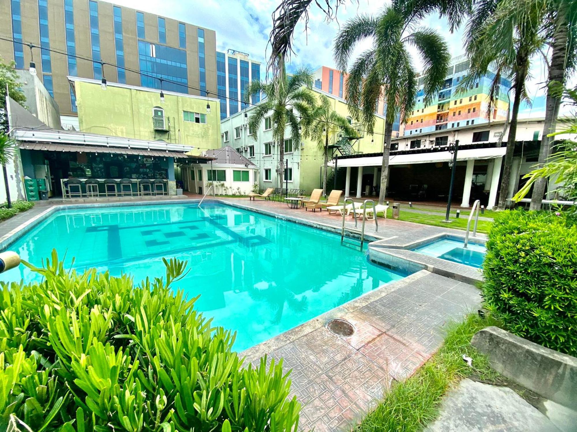 Hotel Euroasia By Bluebookers Angeles Exteriér fotografie