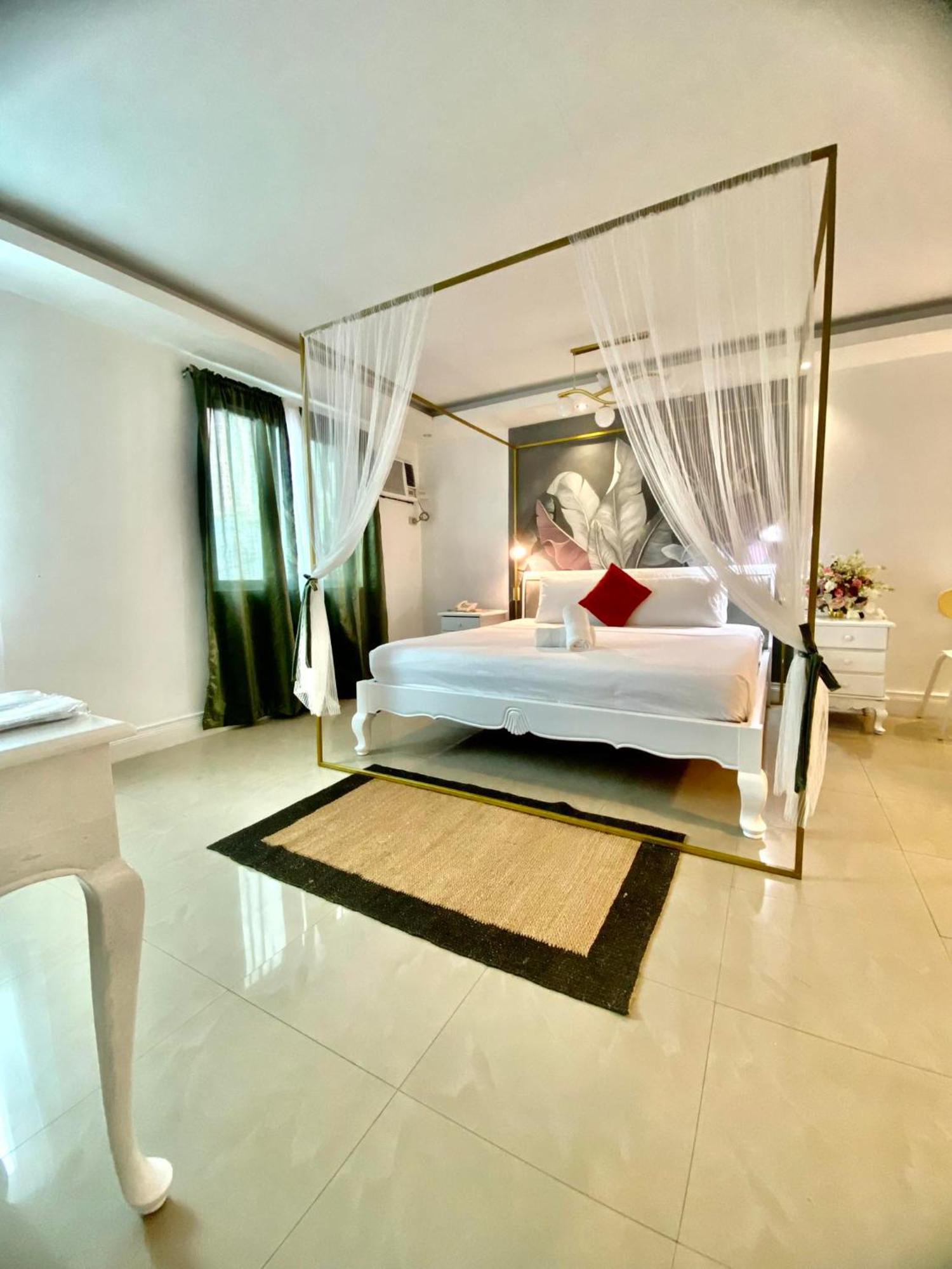 Hotel Euroasia By Bluebookers Angeles Exteriér fotografie