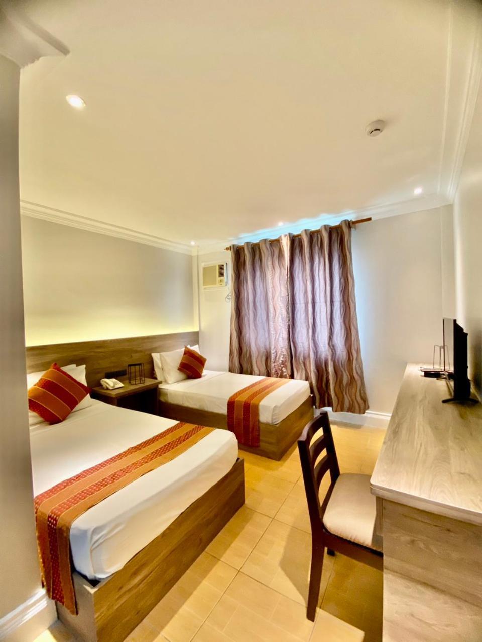 Hotel Euroasia By Bluebookers Angeles Exteriér fotografie