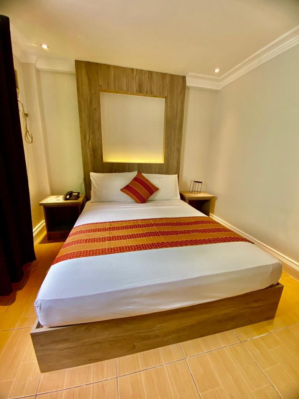 Hotel Euroasia By Bluebookers Angeles Exteriér fotografie