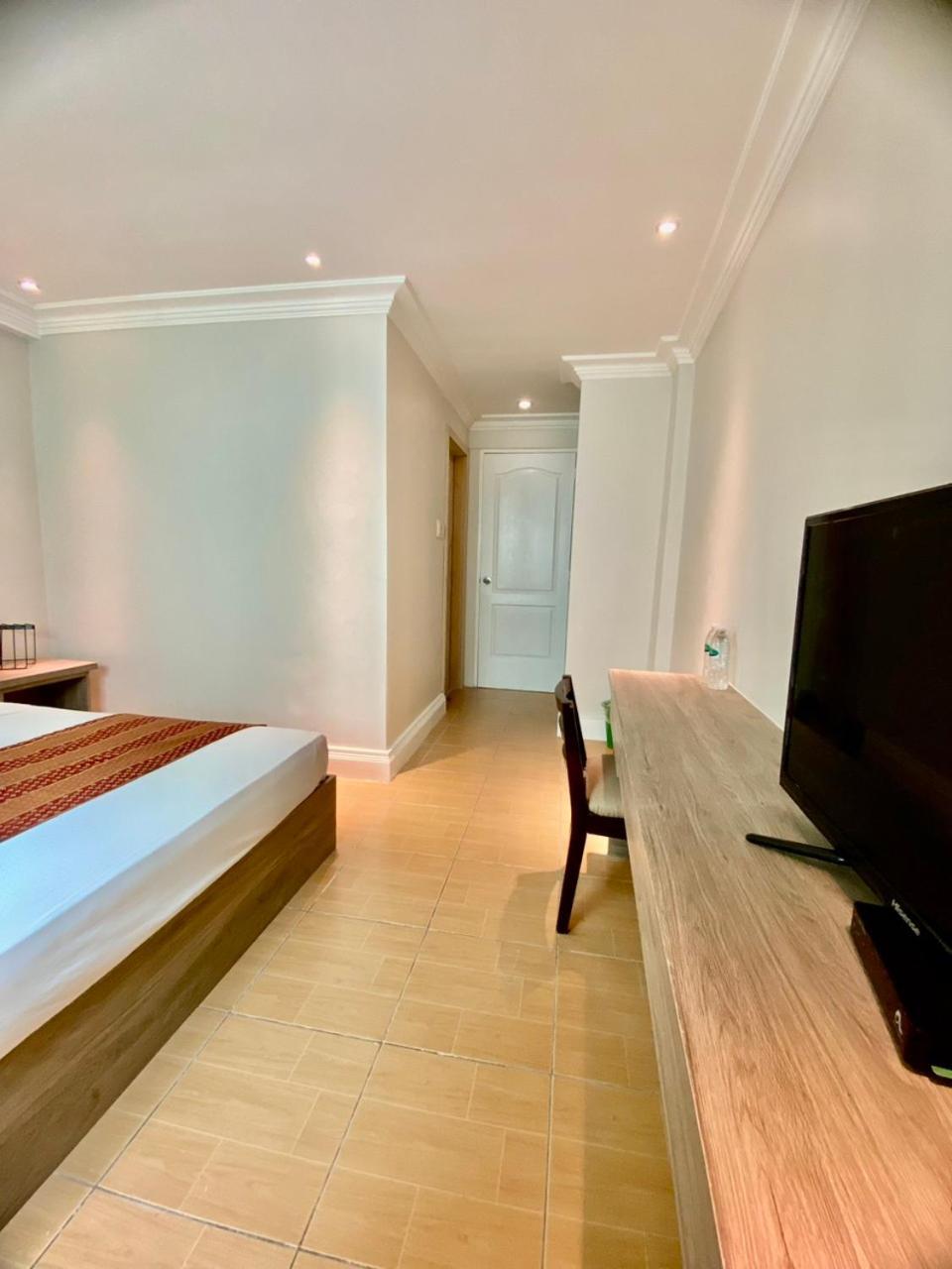 Hotel Euroasia By Bluebookers Angeles Exteriér fotografie