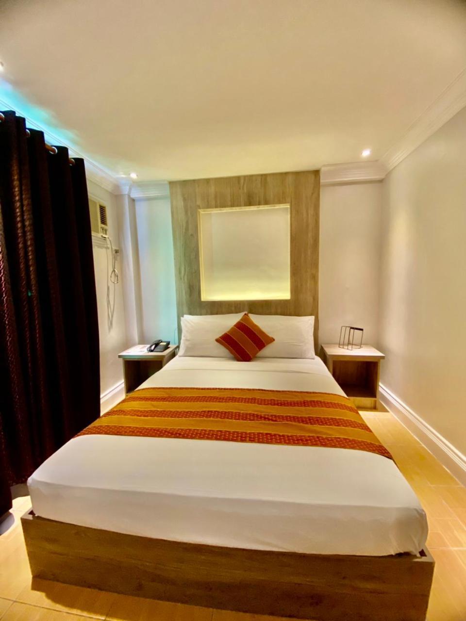 Hotel Euroasia By Bluebookers Angeles Exteriér fotografie