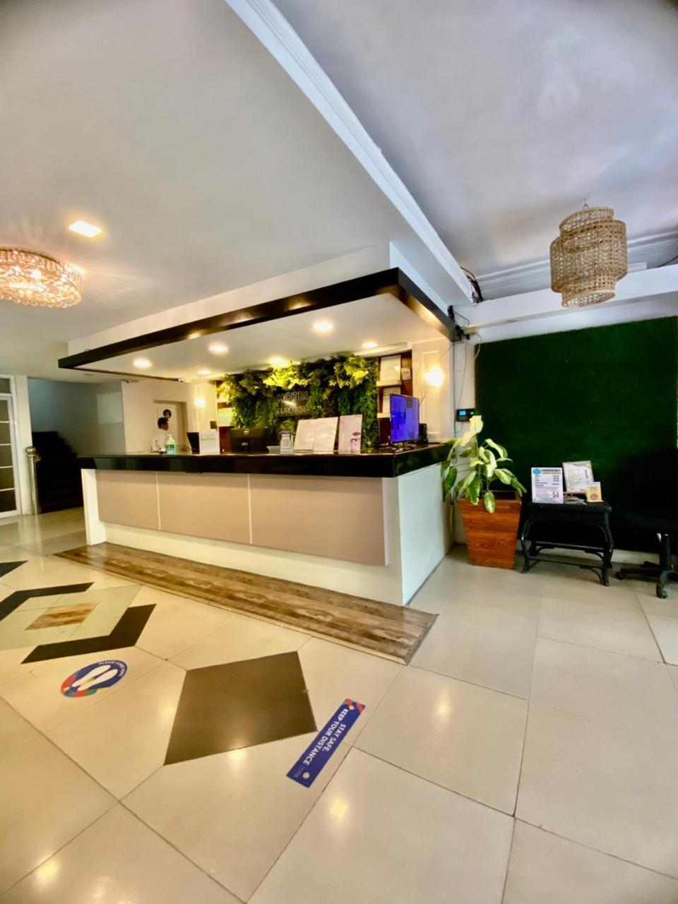 Hotel Euroasia By Bluebookers Angeles Exteriér fotografie