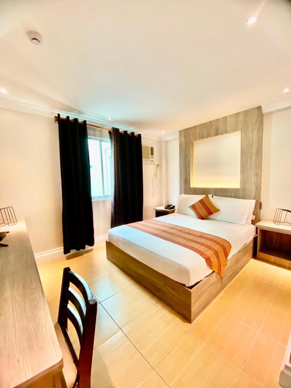 Hotel Euroasia By Bluebookers Angeles Exteriér fotografie