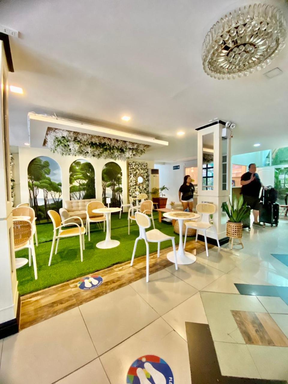 Hotel Euroasia By Bluebookers Angeles Exteriér fotografie
