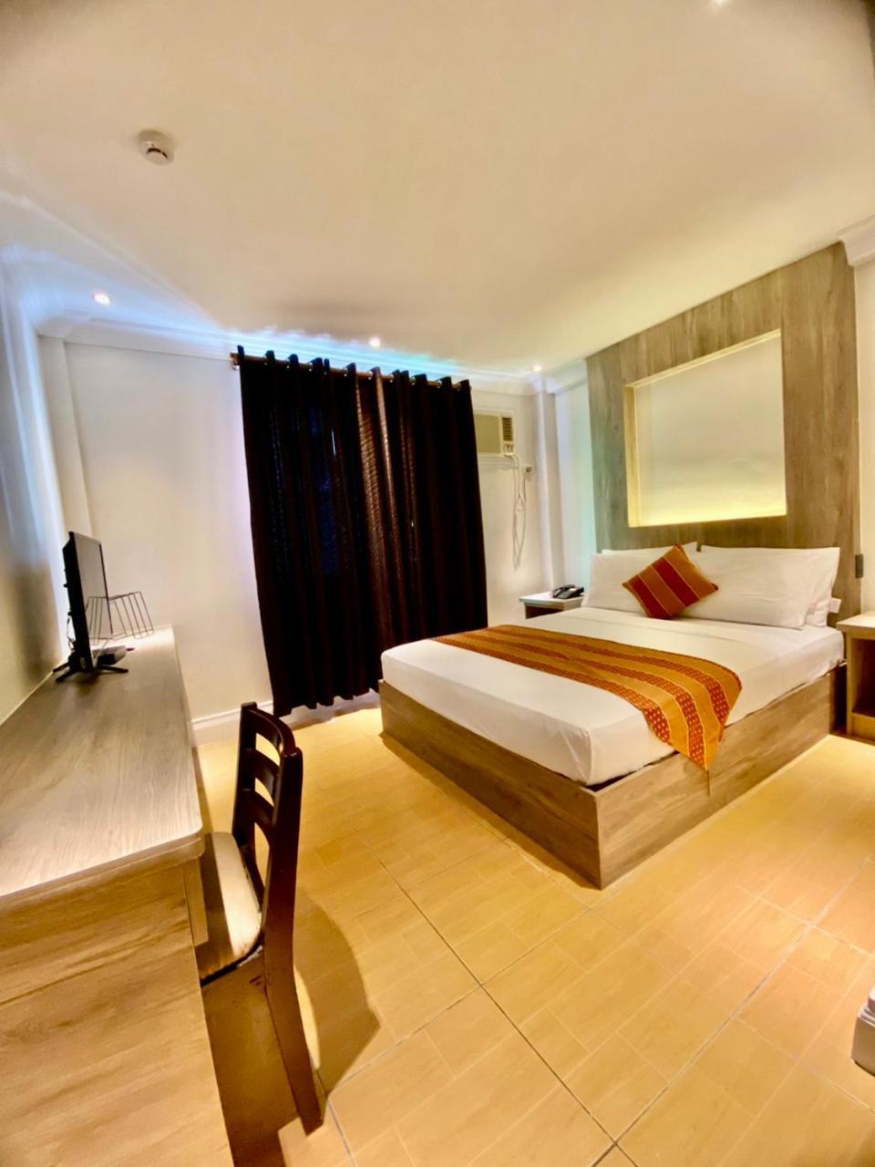 Hotel Euroasia By Bluebookers Angeles Exteriér fotografie
