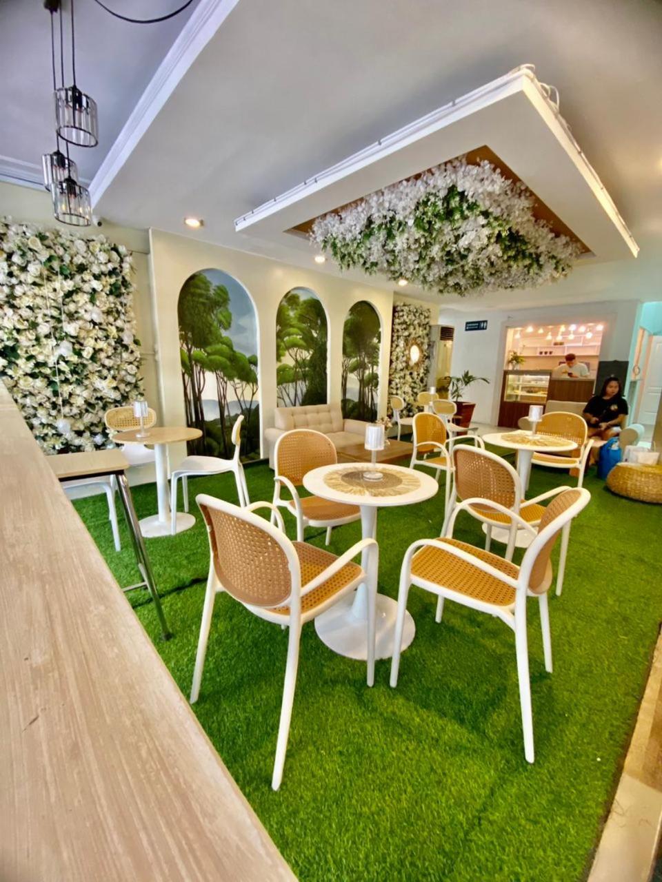 Hotel Euroasia By Bluebookers Angeles Exteriér fotografie
