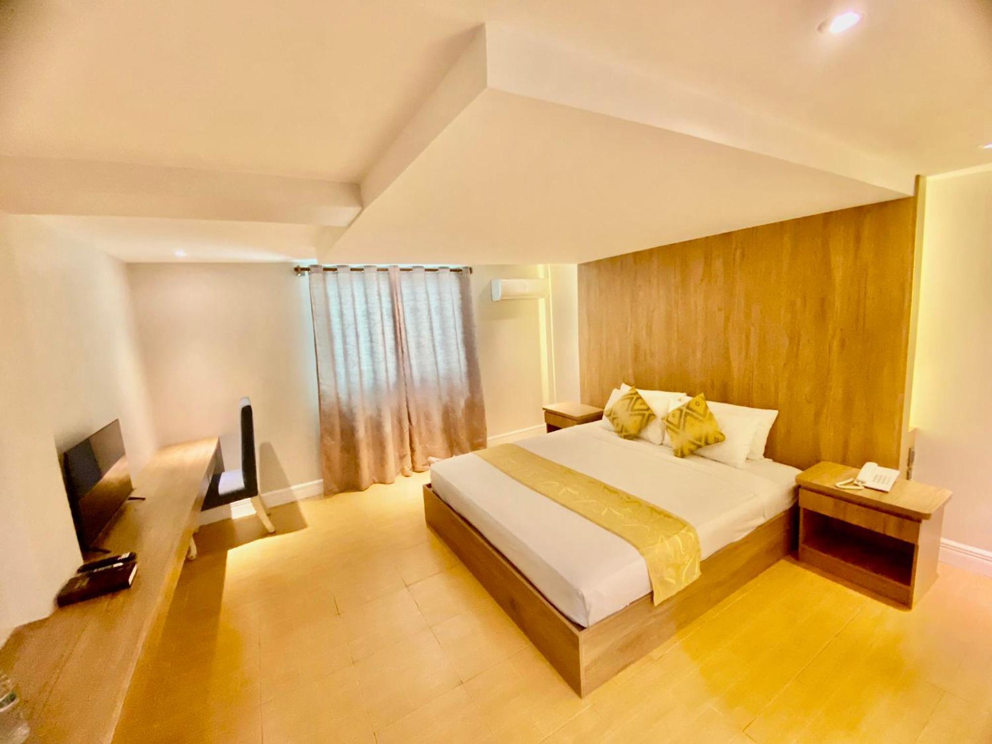 Hotel Euroasia By Bluebookers Angeles Exteriér fotografie