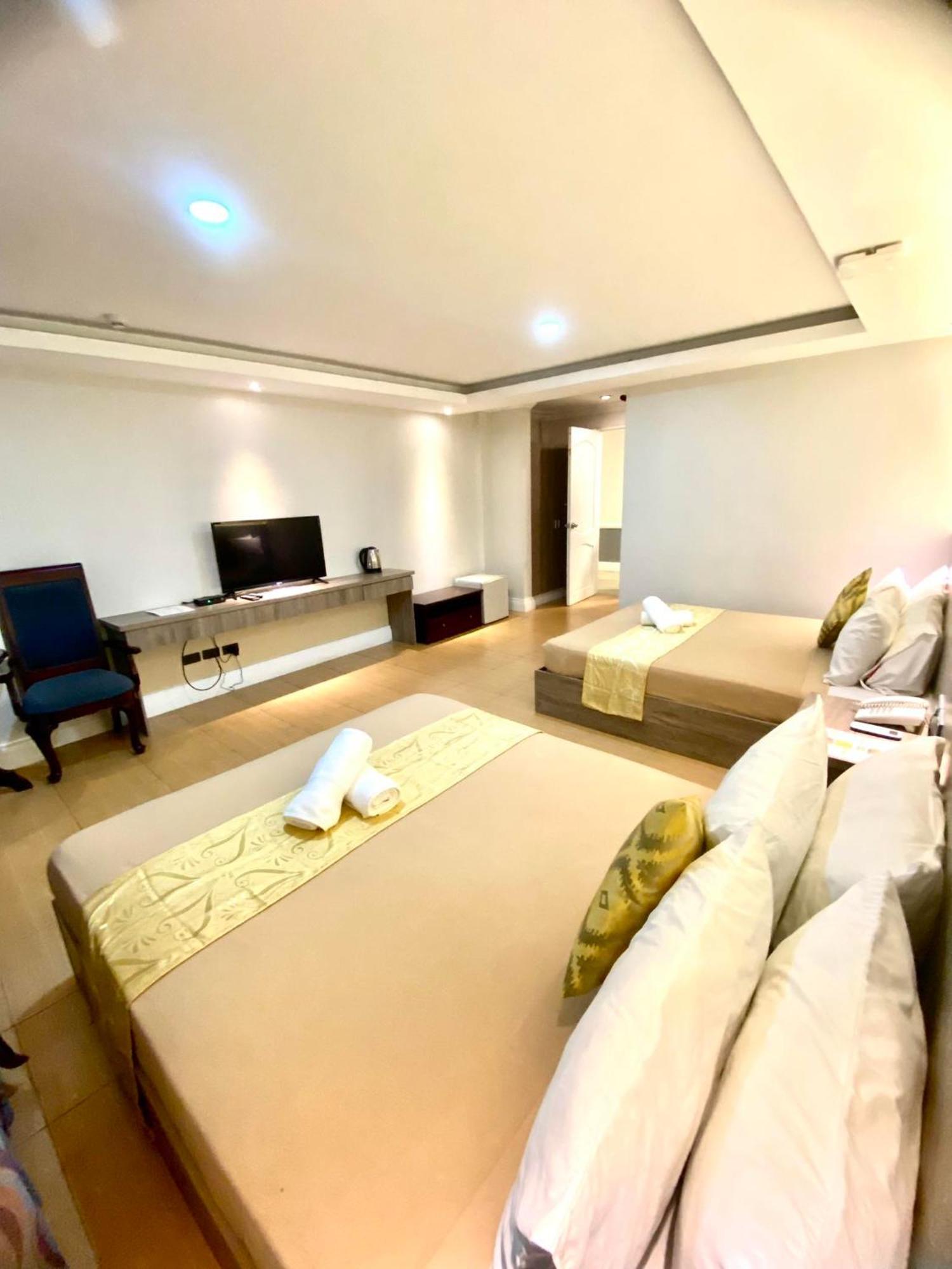 Hotel Euroasia By Bluebookers Angeles Exteriér fotografie