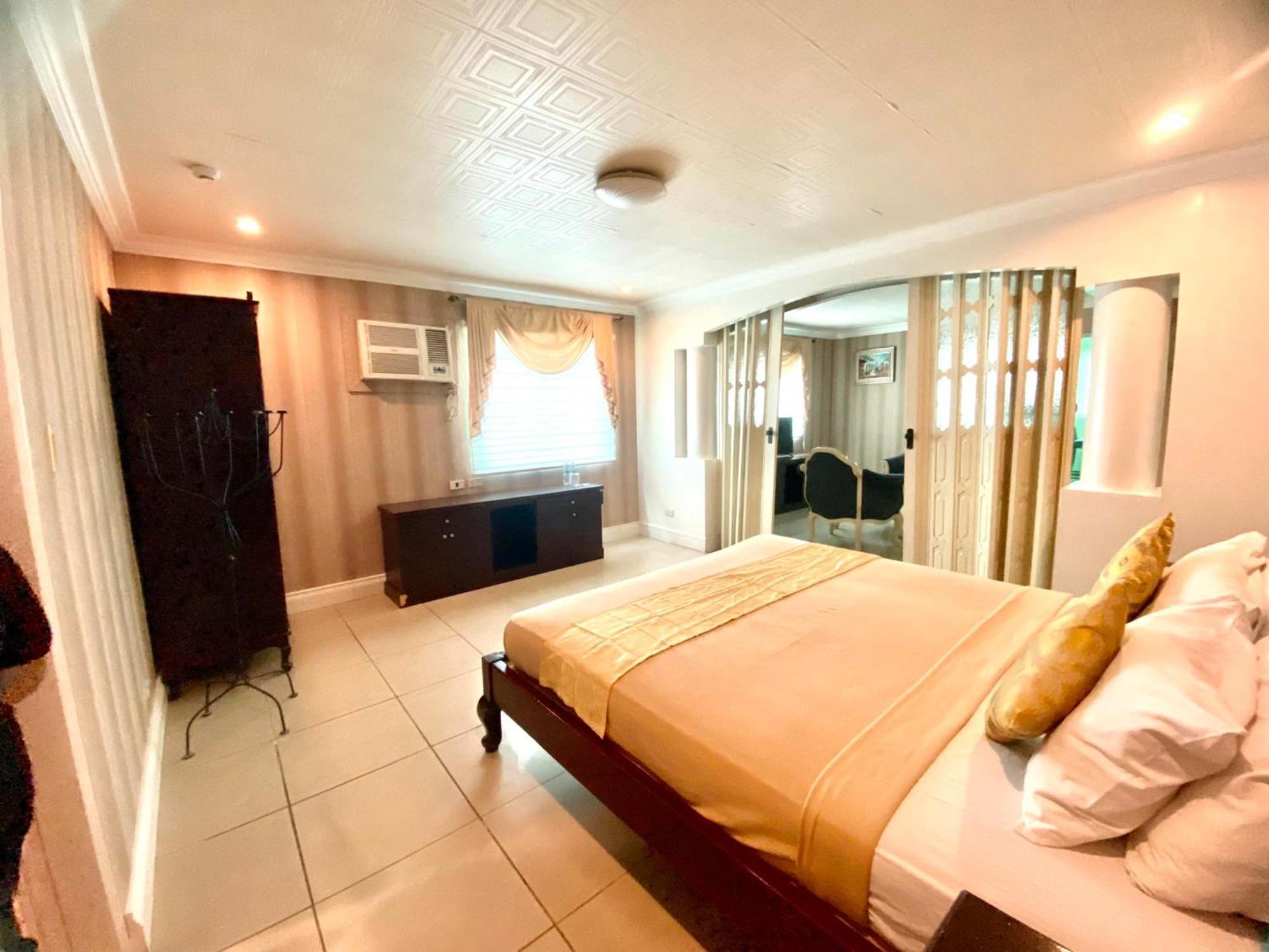 Hotel Euroasia By Bluebookers Angeles Exteriér fotografie