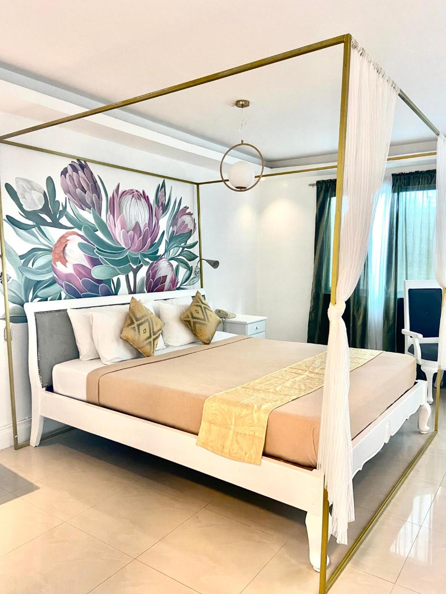 Hotel Euroasia By Bluebookers Angeles Exteriér fotografie